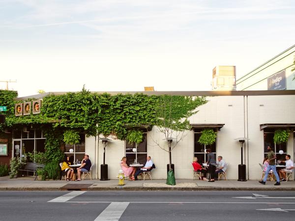 Outdoor dining in Charleston, South Carolina